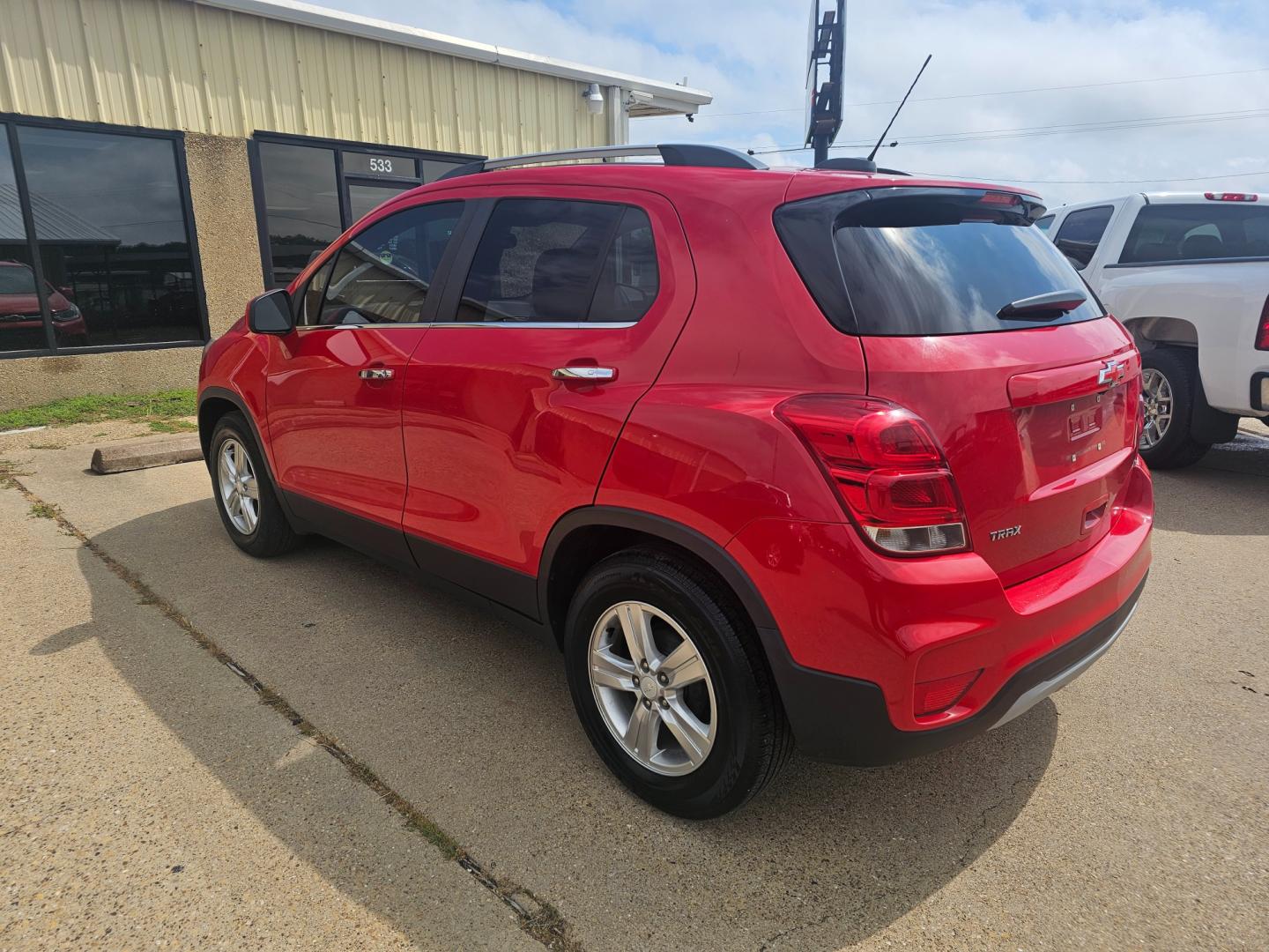 2017 RED Chevrolet Trax LT FWD (3GNCJLSBXHL) with an 1.4L L4 DOHC 16V engine, 6A transmission, located at 533 S Seven Points BLVD, Seven Points, TX, 75143, (430) 255-4030, 32.313999, -96.209351 - Photo#3